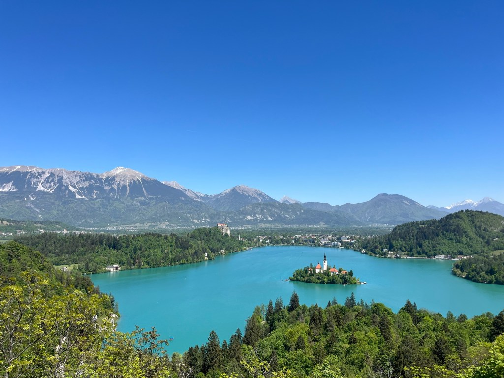Trails and Turquoise waters at Lake&nbsp;Bled